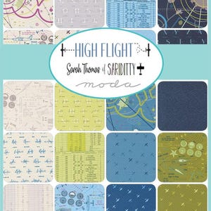 Pode incluir: Uma cole&ccedil;&atilde;o de amostras de tecido com designs tem&aacute;ticos de avia&ccedil;&atilde;o. Os tecidos apresentam mapas, ilustra&ccedil;&otilde;es de avi&otilde;es e texto. A paleta de cores inclui azuis, verdes e tons neutros. O texto "HIGH FLIGHT" e "Sarah Thomas of SARIDITTY" &eacute; exibido em um oval central.