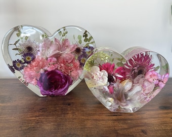 Standing Heart Resin Floral Preservation: Memorial Floral Keepsake