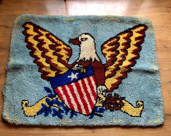 Vintage Primitive Patriotic American Eagle Hand Hooked rug from 1976