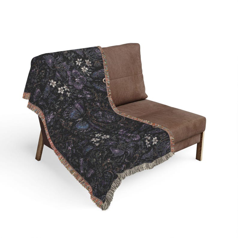 Manta tejida gótica morada con mariposas, decoración mística floral oscura para el hogar, manta tejida de lujo con borlas, regalo estético. imagen 7