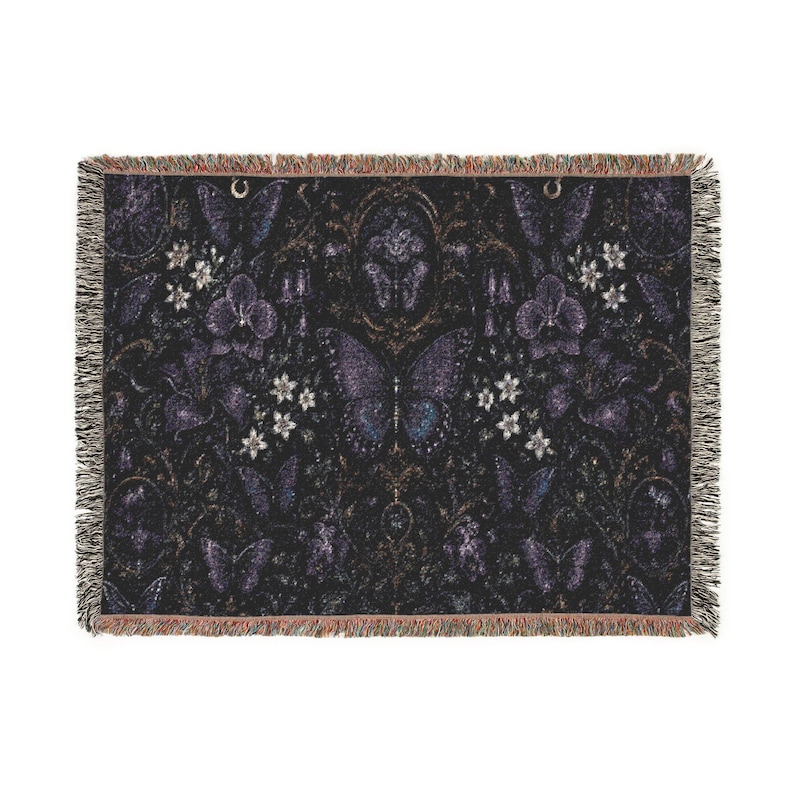 Manta tejida gótica morada con mariposas, decoración mística floral oscura para el hogar, manta tejida de lujo con borlas, regalo estético. imagen 5