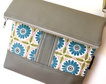 Cross body zipper vegan bag in light grey with daisy fabric pockets on the front
