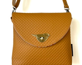 Birdie vegan bag in honeycomb quilt faux leather