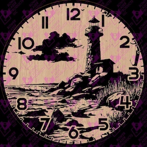 Puede incluir: Una esfera de reloj redonda de madera con un diseño de faro. El reloj tiene números y manecillas negros, con un faro y un paisaje oceánico en el centro. La esfera del reloj tiene aproximadamente 30 cm de diámetro.