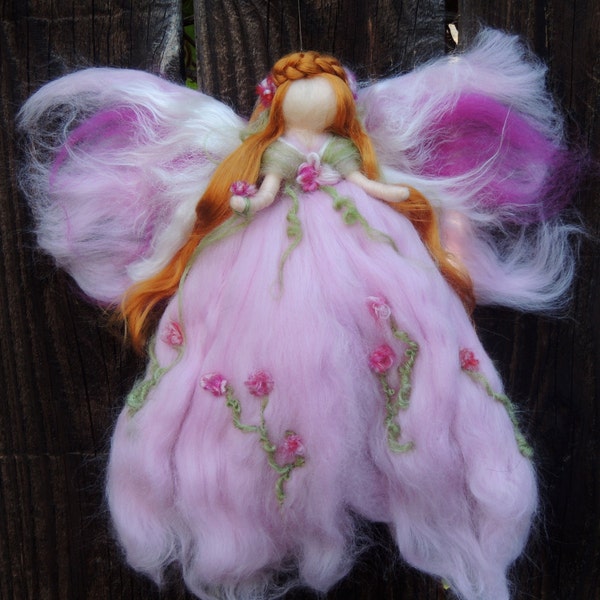 Fée du jardin rose éthéré - Ange fée de laine feutrée à l’aiguille inspiré de la création Waldorf de Rebecca Varon alias Nushkie-gift