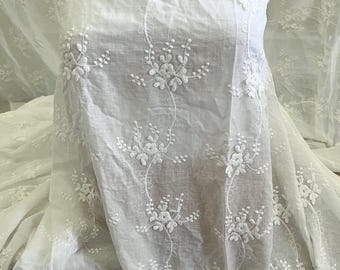 High Quality 100% Cotton Woven White Small Flower Floral Pattern, Cotton Eyelet Embroidery Fabric for Women Ladies Dress, and skirt, drapery