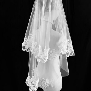 Elegant double layer Wedding Bridal Veils,2 tires veil, Wedding Accessories embroidery lace flower bridal veil, length 35&quot; To fingertips