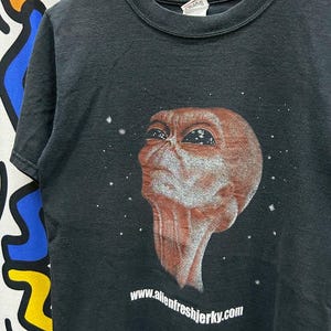 Vintage 2000s Alien tshirt size S
