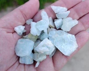 1oz Natural Aquamarine Crystal Chips – Calming, Clarity & Communication – Raw Gem Chips for Spell Jars, Moon Water and Crystal Grids