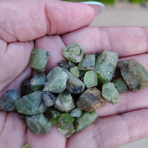 1oz Natural Peridot Chips – Abundance, Heart Healing & Fresh Start Energy – Green Gemstone Chips for Spell Jars, Grids and Ritual Work