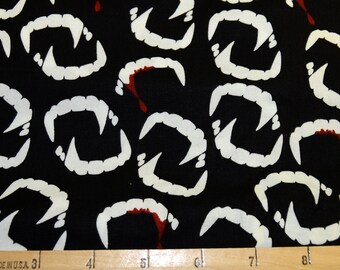 Halloween Vampire Teeth Fangs Bloody fabric 100/% cotton 9/"x21.5/" Fat Eighth