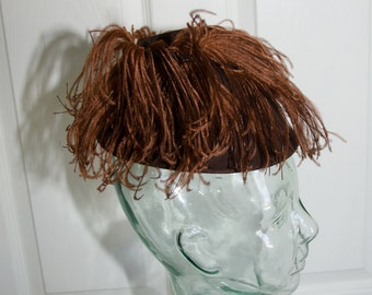 RARE 1930s\' TAN FELT TOY TILT HAT + GOLD STUDS & OSTRICH FEATHER Unusual Vintage C1930-40 Brown Asymmetric Tilt Toque Hat  main image 4