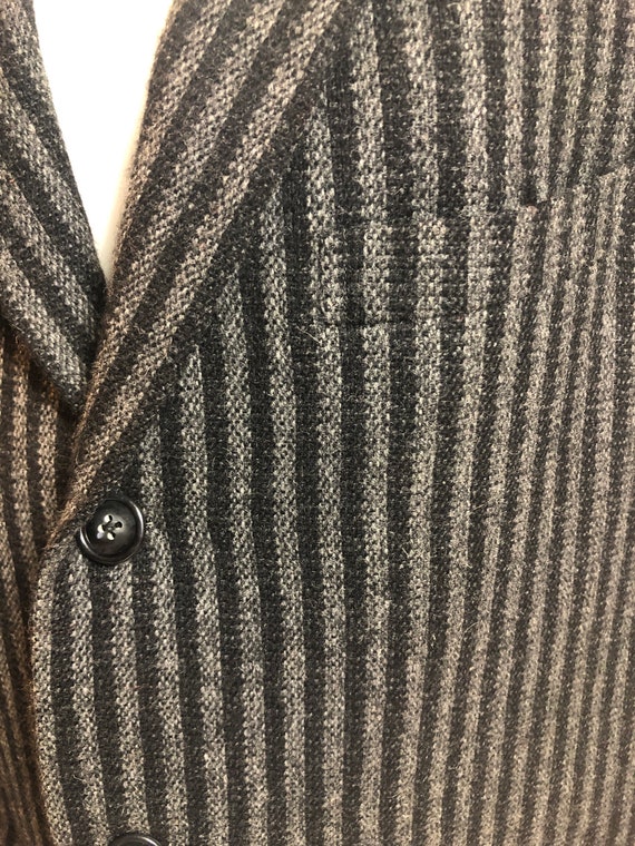Vintage 1960s Mens Grey Stripped Sports Jacket Gem