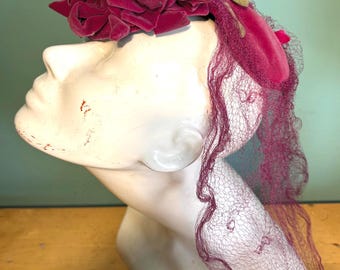 Vintage 1940’s Bloomingdale’s New York Creation Woman’s Fasinator Hat