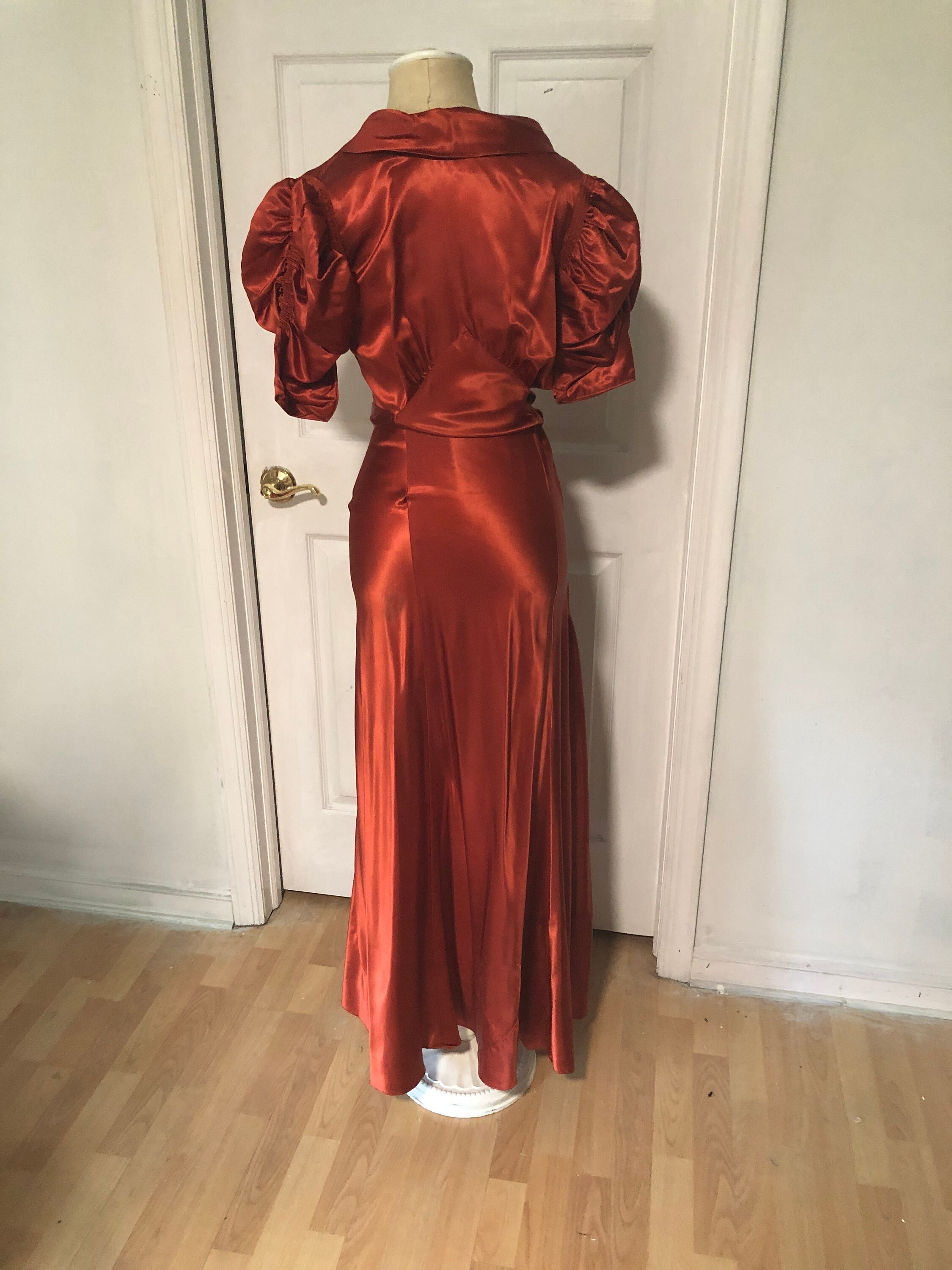 1930s red dress Retro Stage Trumpet Mermaid Bateau Neck Sleeveless Floor Length Satin Evening Dress 2026