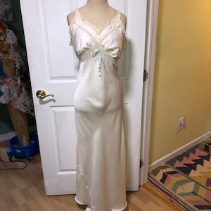 Vintage 1930’s 1940’s White Bias Nightgown