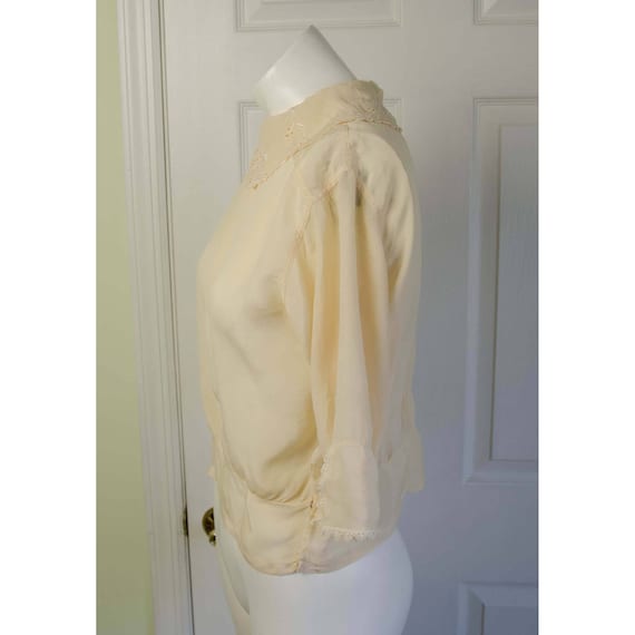 Vintage 1920's 1930's Woman's Ivory Silk Embroide… - image 7