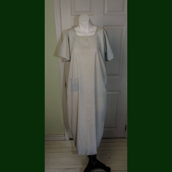 Vintage 1920's Woman's Embroidered White Cotton La