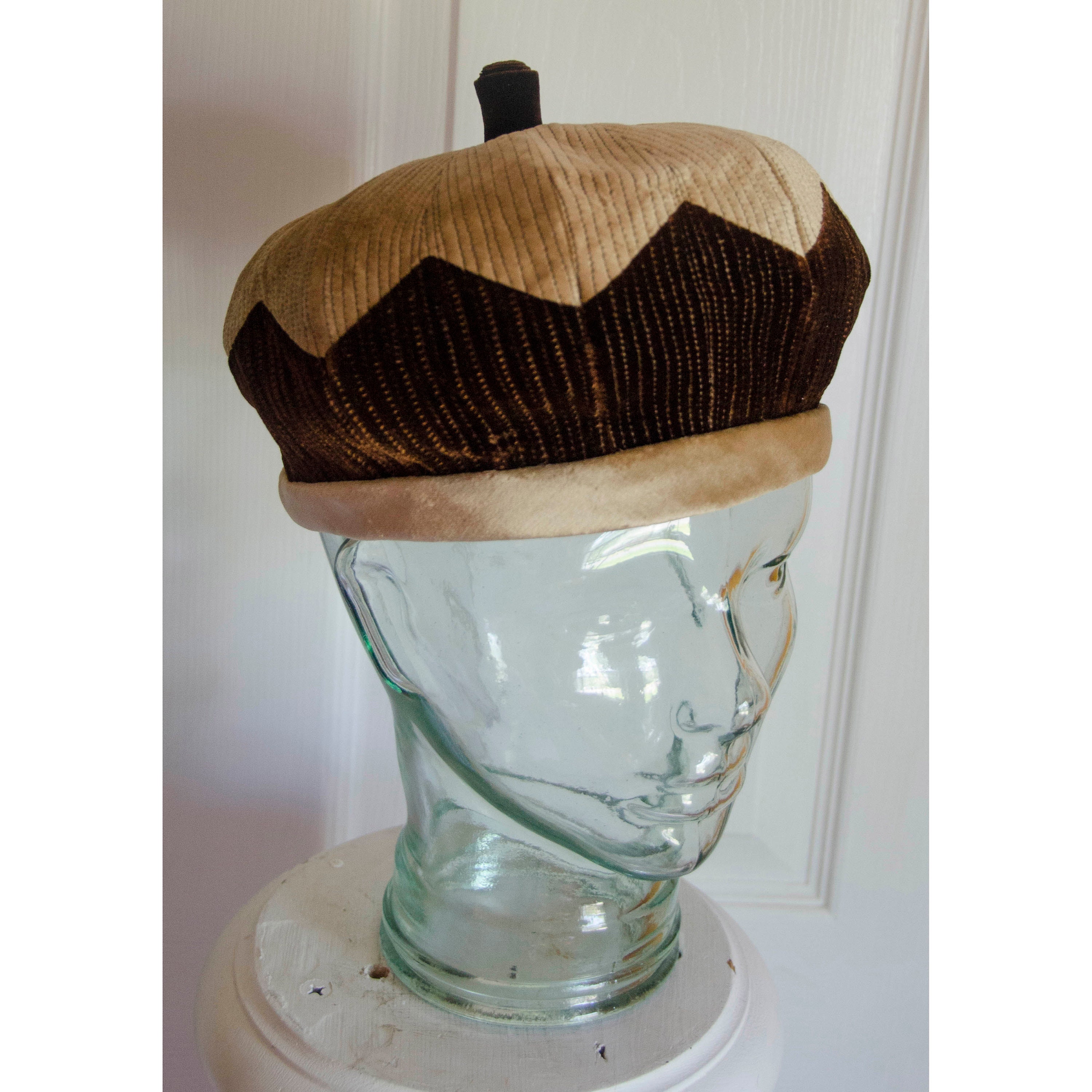 Vintage Jack Mcconnell Beret Style Woman display picture 1