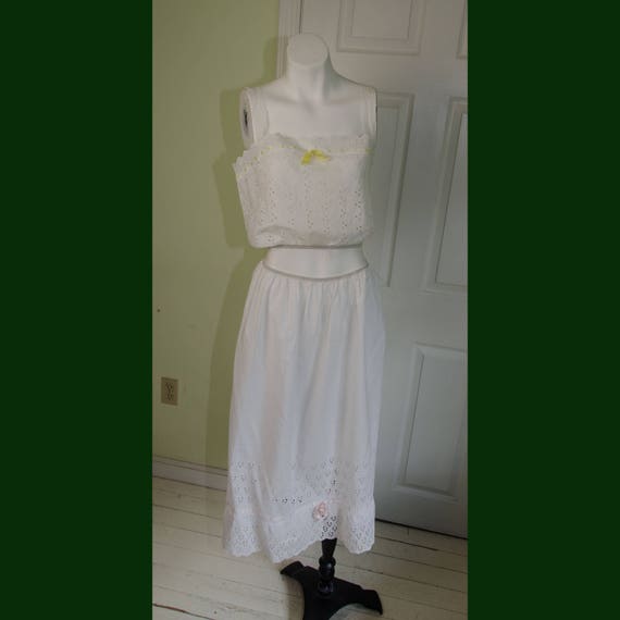 Vintage Eyelet Cotton Lace Crop Peasant Rockabilly