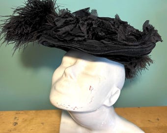 Antique Vintage Woman’s Silk Velvet Hat Istrich Feather