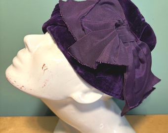 Vintage Antique 1920’s Women’s Purple Silk Velvet Cloche Hat