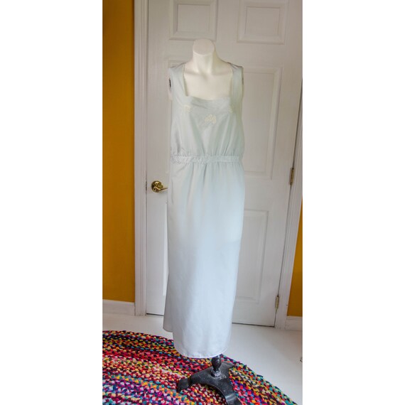 Vintage 1940's Dwalyne Woman's Pale Blue Nightgown