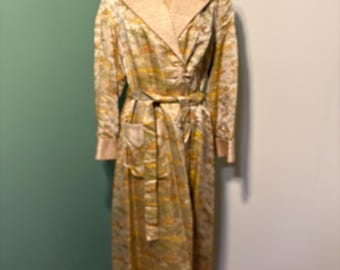 Vintage 1940’s 1950’s Chinese Silk Robe