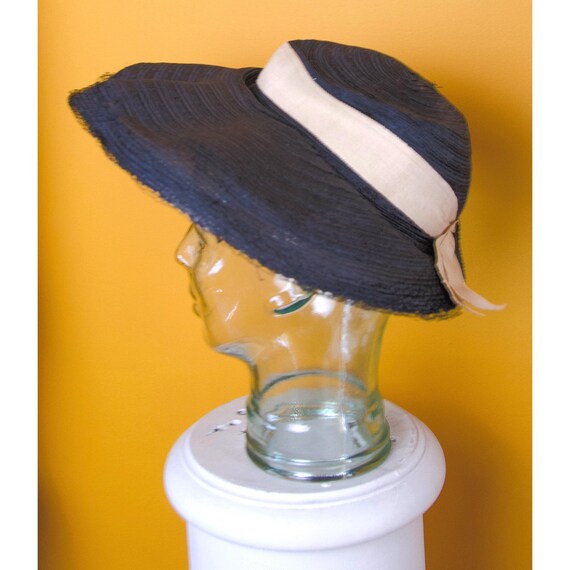 Vintage 1940 display picture 1