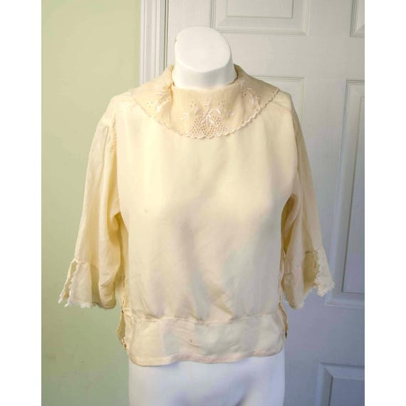 Vintage 1920's 1930's Woman's Ivory Silk Embroide… - image 1