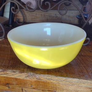 Vintage Yellow Pyrex Mixing Bowl 404 4 Quart
