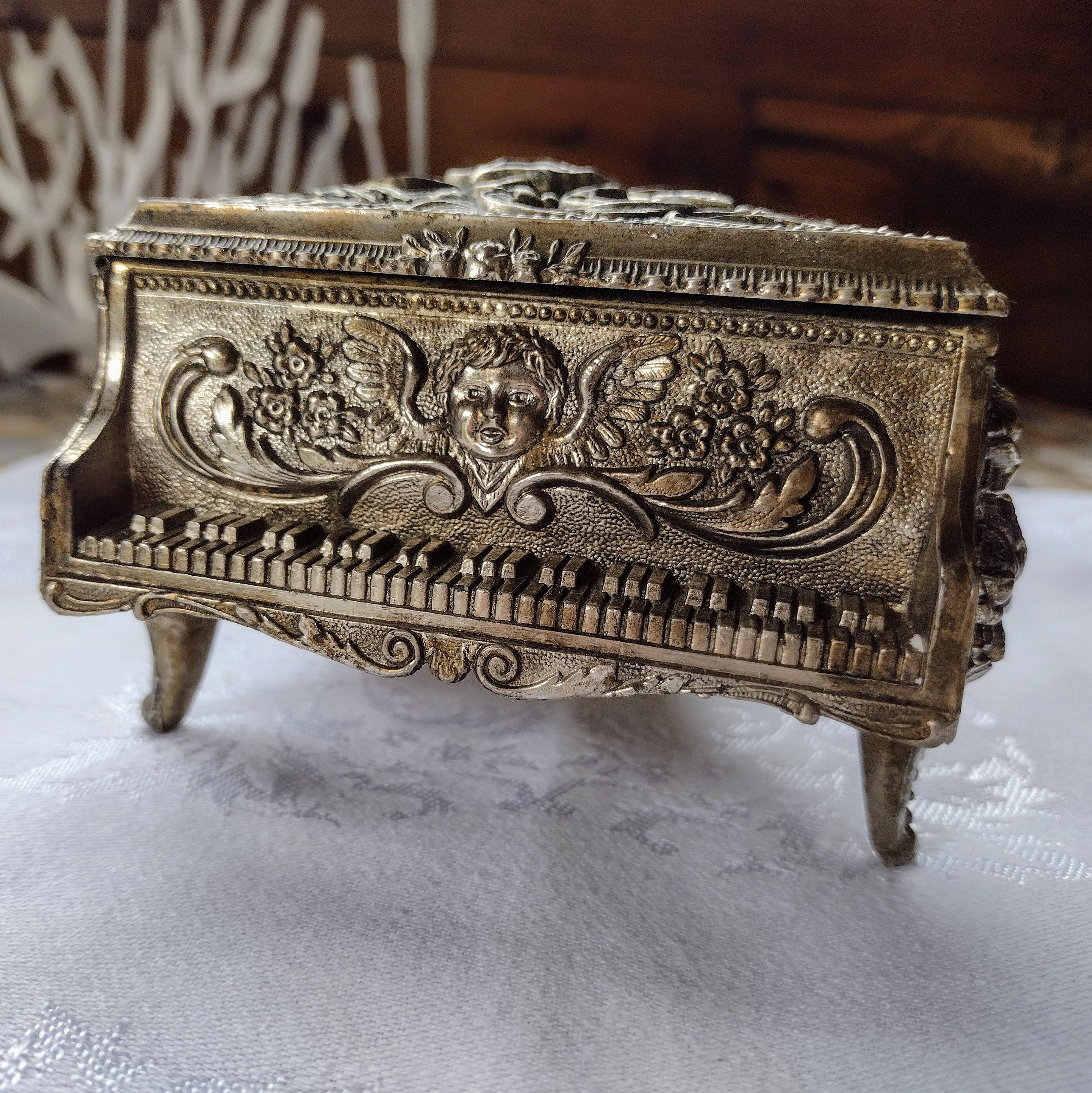 ピアノジャック 5th メモリアルボックス 完全受注生産限定版　新品未開封 Vintage Silver Tone Piano Music Box With Red Velvet Japan