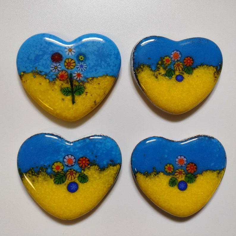 Yellow and Blue Fused Glass Hearts for Ukraine with flowers and leaves magnets imagem 1