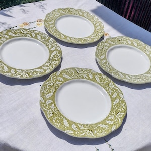 J & G Meakin Sterling Renaissance Green Plate: English Staffordshire Dinnerware