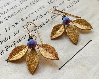 Messing drei Blatt Ohrringe mit lila Blume Natur inspiriert Vintage-Stil Unter 40 Wald Schmuck Herbstmode baumelt Geschenke für sie