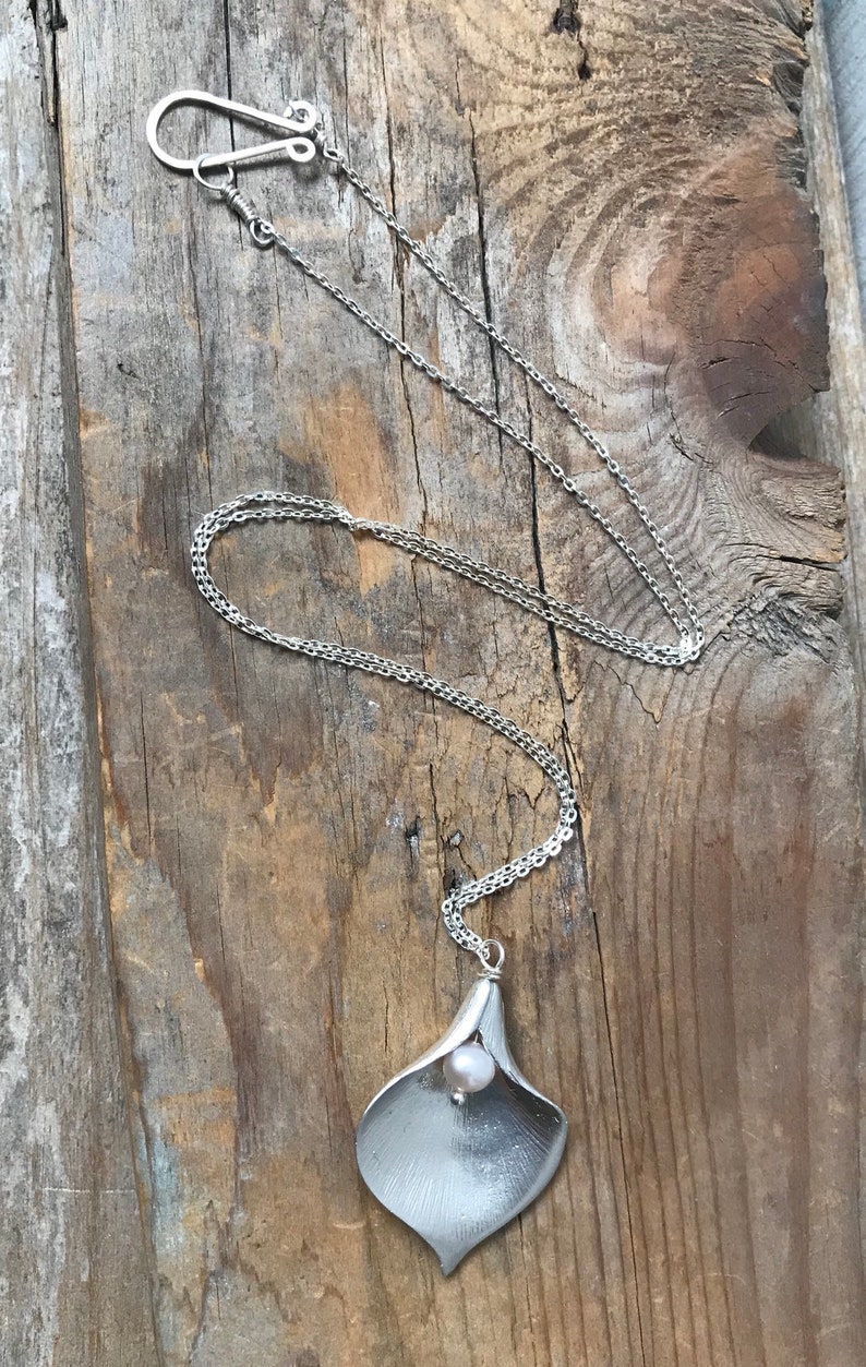 Silver Calla Lily Necklace With White Pearl. Bridal Jewelry Flower Floral Necklace Mothers Day June Birthstone Statement Jewelry Pendant image 3