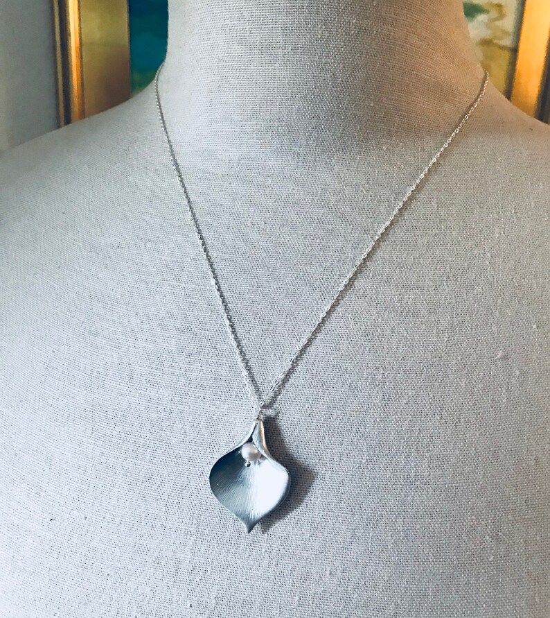 Silver Calla Lily Necklace With White Pearl. Bridal Jewelry Flower Floral Necklace Mothers Day June Birthstone Statement Jewelry Pendant image 5