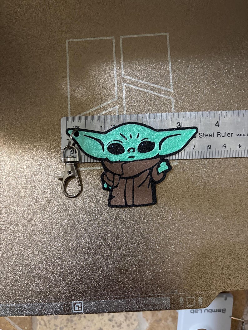 Baby Yoda Inspired Silk PLA Keychain | 2-Inch 3D Printed Grogu Key Ring | Cute Star Wars Fan Gift | Shiny Sci-Fi Backpack Charm bild 4