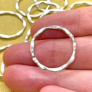 22mm gehämmerte Silberringe / Verbindungsringe / Verbinderringe / Links / Kreis / Geschlossener Ring / Schmuckzubehör / Patina Queen / 20 Stück Bild 1