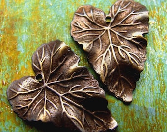 Brass Leaf Charms / Hand Antiqued / Leaves / Floral Earrings / Earring Components / Leaf Pendant / Jewelry Supplies / Patina Queen / 1 Pair