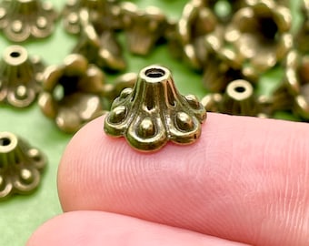 25 Antike Bronze Tulpen Perlenkappen / 9mm x 5mm / Blumen Perlenkappen / Antike Kappen für Perlen / Schmuckzubehör / Patina Königin