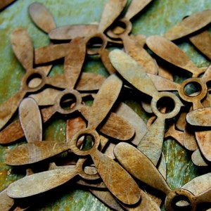 Antiqued Brass Airplane Propellers for Steampunk Jewelry / Steampunk Earrings / Propeller Blade Charms / Jewelry Supplies / Patina Queen