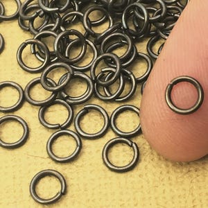 5mm x 0.8mm Brass Jump Rings / 21g / Hand Antiqued Brass / Open Jump Rings / Split Rings / Jewelry Supplies / Findings / Patina Queen