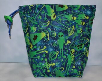 Bolsa com cordão de tecido Little Green Aliens para dados/peças de jogos de tabuleiro/RPG/D&D/Tarot