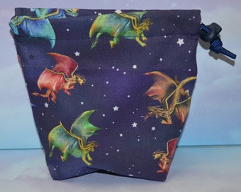 Saco de cordão de pano de dragões multicoloridos para dados/D&D/Pathfinder/RPG/Tarot/Maquiagem
