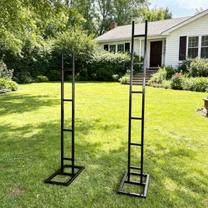 Arco de bodas dorado: cenador de metal en forma de escalera