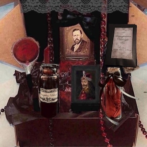 Dracula Geschenk & Mystery Box - Gothic Horror Kollektion