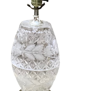 Mid Century Pressglas Elektrisch betriebene Tischlampe