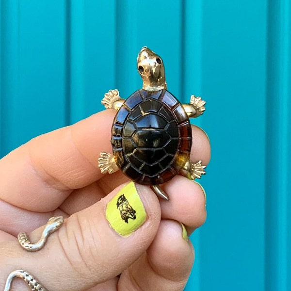 FREE SHIPPING-Vintage Stunning Rare Faux Tortoise Shell & Gold Tone Metal Turtle Brooch-Amazing Details-Nature Jewelry-Bohemian-Hippie