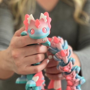 3D Printed Articulated Dragon Fidget Toy: Rainbow Crystal Decor